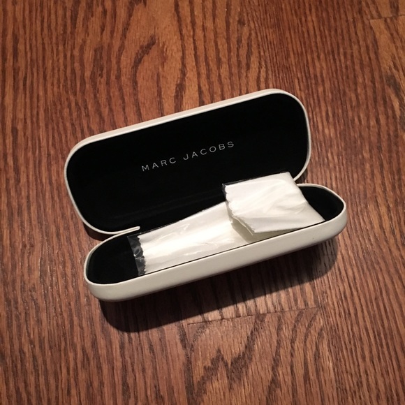 MARC JACOBS White Faux Leather Glasses CASE ONLY - Picture 3 of 3